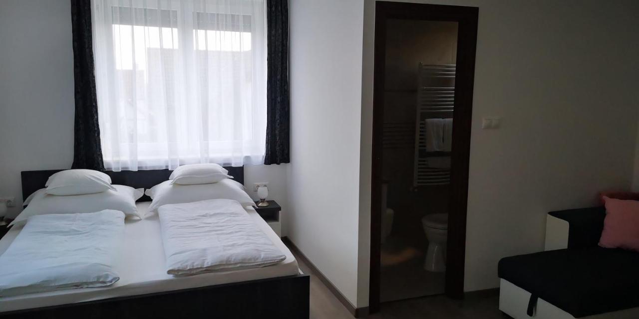Szabo Vendeghaz Hotel Villany Bagian luar foto
