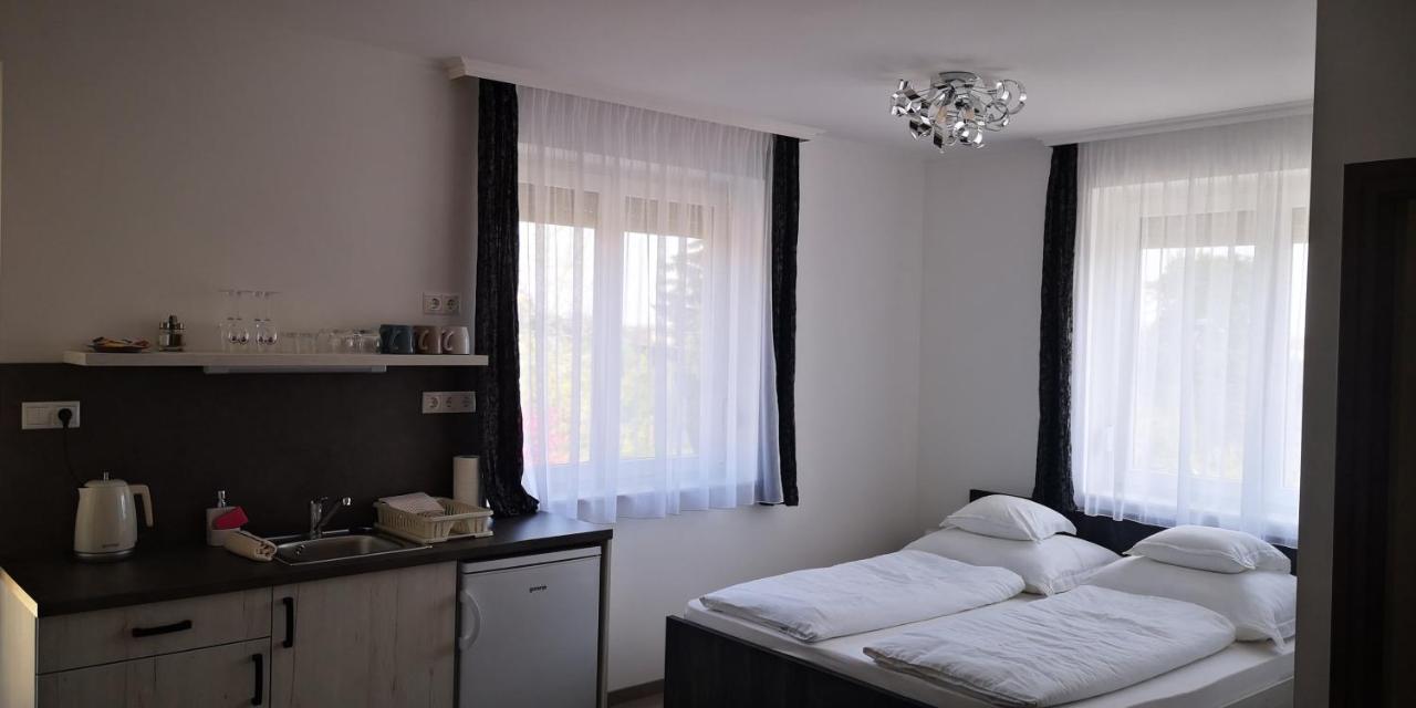 Szabo Vendeghaz Hotel Villany Bagian luar foto
