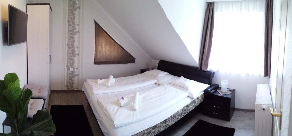 Szabo Vendeghaz Hotel Villany Bagian luar foto