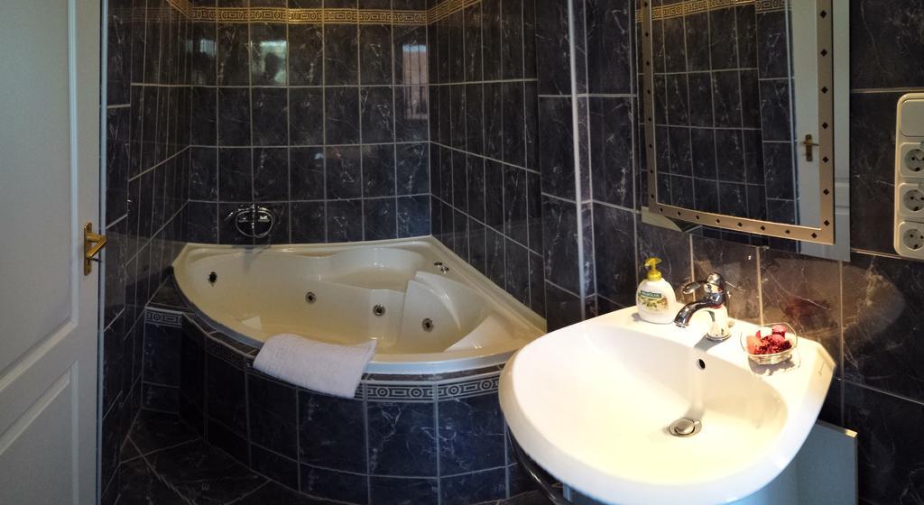 Szabo Vendeghaz Hotel Villany Bagian luar foto